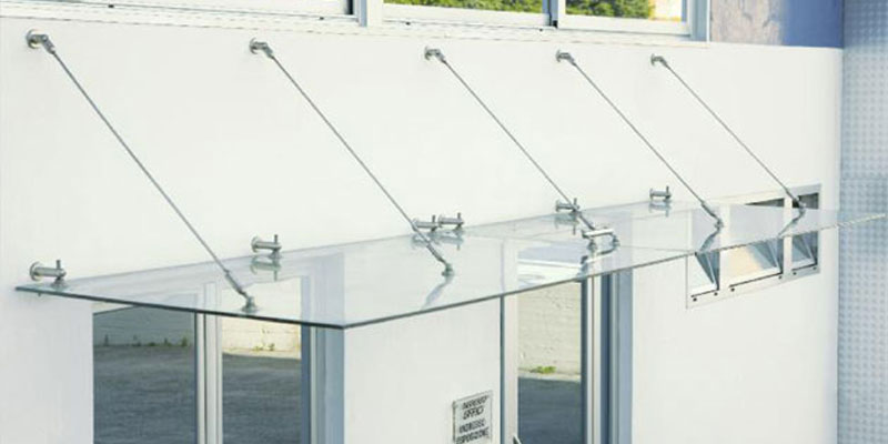 Pensiline in legno, ferro, alluminio, acciaio, vetro, policarbonato, plexiglass